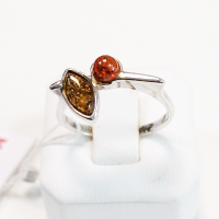 Кольцо из серебра с натуральным янтарем