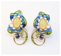 Серьги из позолоченного серебра с натуральным белым янтарем и эмалью