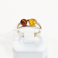 Кольцо из серебра с натуральным янтарем