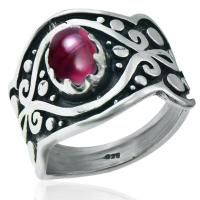 Широкое кольцо в этническом стиле из черненого серебра с натуральным гранатом