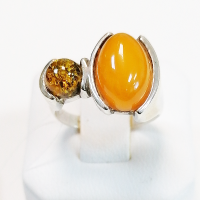 Кольцо из серебра с натуральным янтарем