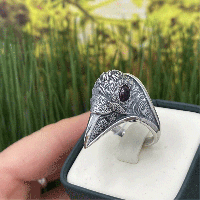 Кольцо Ворон из серебра с чернением