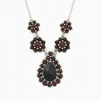 Колье из серебра с натуральным гранатом