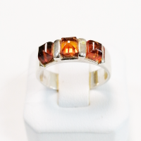 Кольцо из серебра с натуральным янтарем