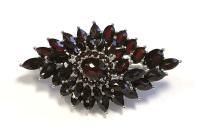 Брошь из серебра с натуральным гранатом