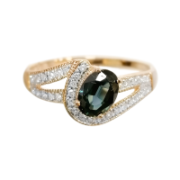 Кольцо из красного золота с сапфиром и бриллиантами