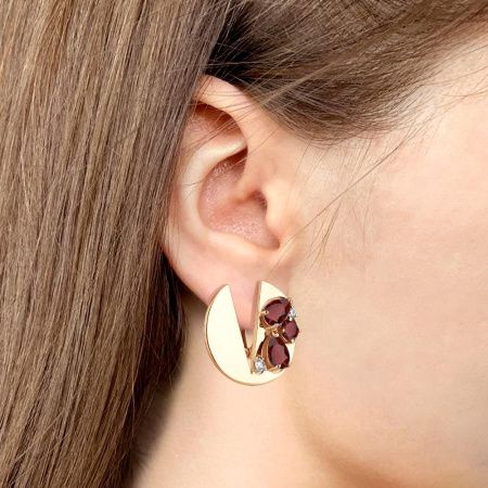 Серьги из позолоченного серебра с гранатом и фианитами