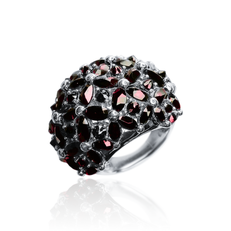 Кольцо из серебра с натуральным гранатом