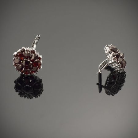 Серьги из серебра с натуральным гранатом