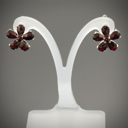 Серьги из серебра с натуральным гранатом