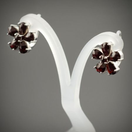 Серьги из серебра с натуральным гранатом
