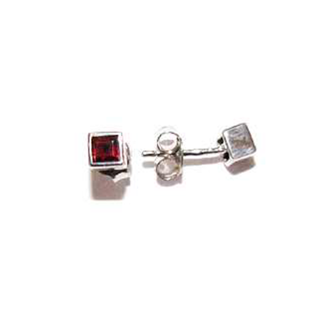 Серьги пусеты из серебра с натуральным гранатом