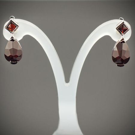 Серьги из серебра с натуральным гранатом