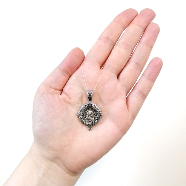 Образок из серебра Казанская икона Божией Матери.