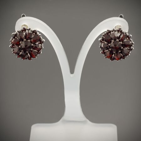 Серьги из серебра с натуральным гранатом
