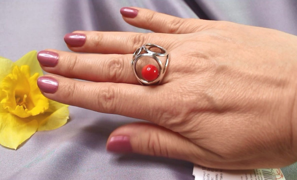 Кольцо из серебра с натуральным кораллом