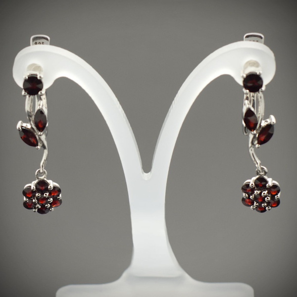Серьги из серебра с натуральным гранатом