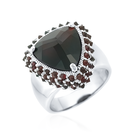Кольцо из серебра с натуральным гранатом