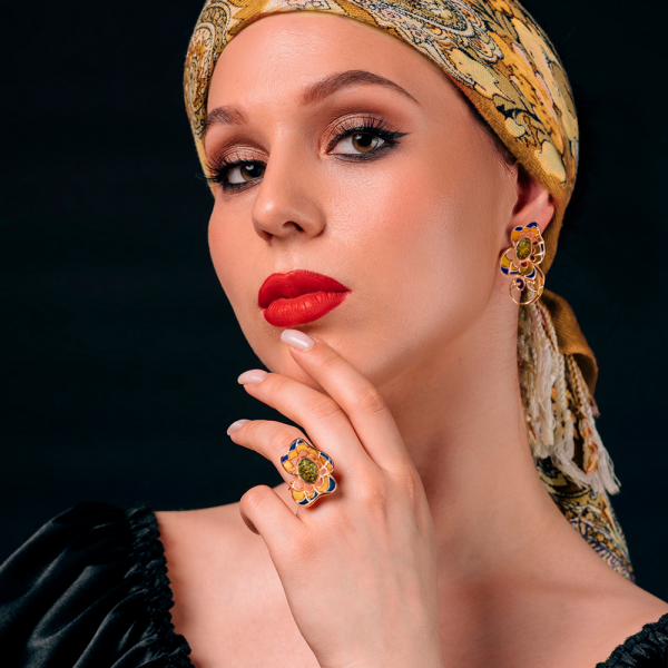 Серьги из позолоченного серебра с натуральным янтарем и эмалью