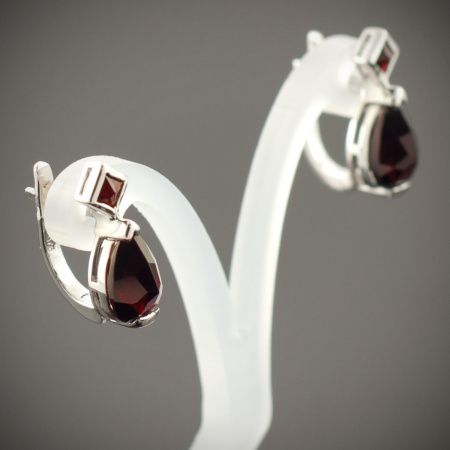 Серьги из серебра с натуральным гранатом