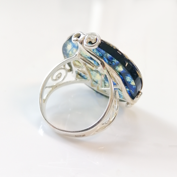 Кольцо из серебра с синим янтарем