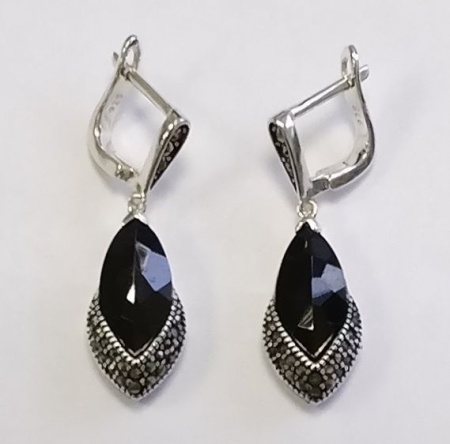 Серьги из серебра с натуральным гранатом и марказитами