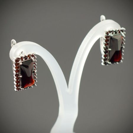 Серьги из серебра с натуральным гранатом