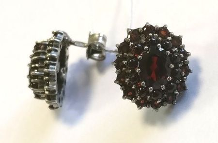 Серьги пусеты из серебра с натуральным гранатом