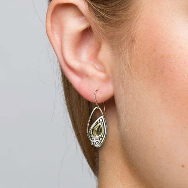 Серьги из черненого серебра с лабрадором и золотыми вставками