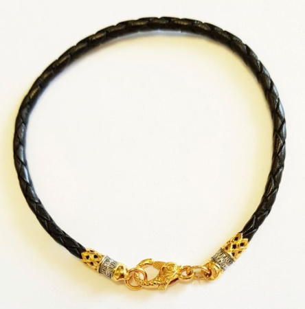 Кожаный плетеный браслет с замком из позолоченного серебра