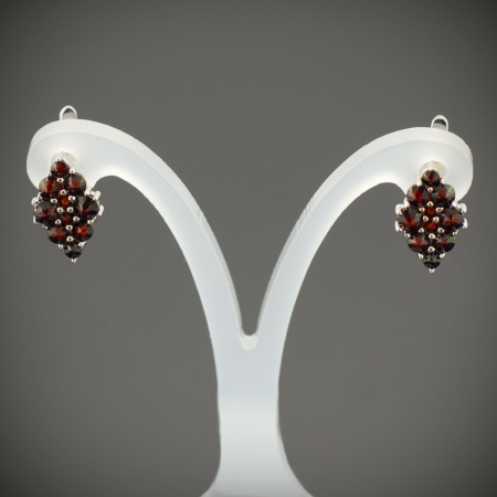 Серьги из серебра с натуральным гранатом