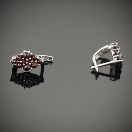 Серьги из серебра с натуральным гранатом
