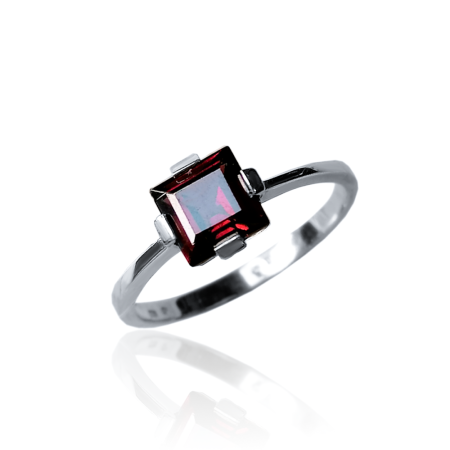 Кольцо из серебра с натуральным гранатом