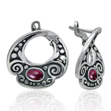 Серьги в этническом стиле из черненого серебра с натуральным гранатом