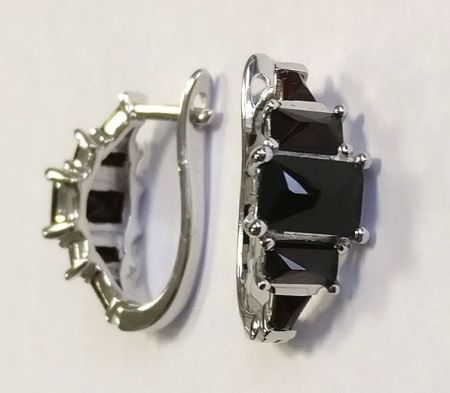 Серьги из серебра с натуральным гранатом