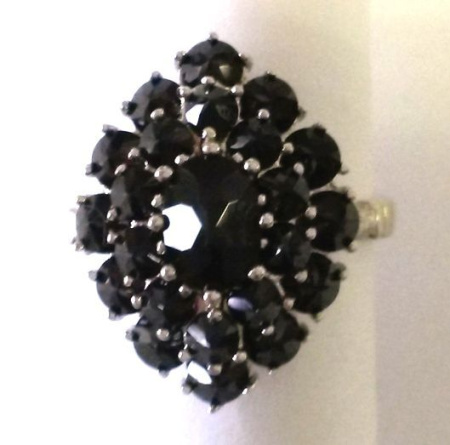 Кольцо из серебра с натуральным гранатом