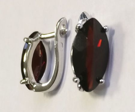 Серьги из серебра с натуральным гранатом