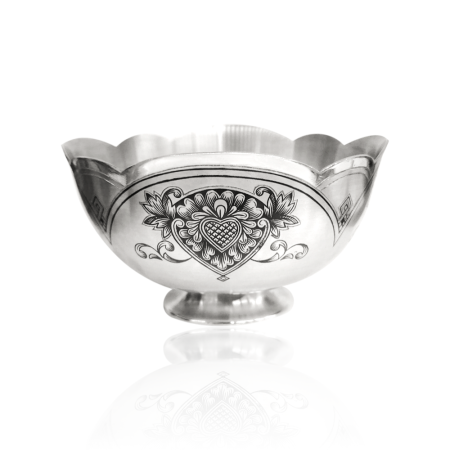 Серебряная чаша с черневым узором