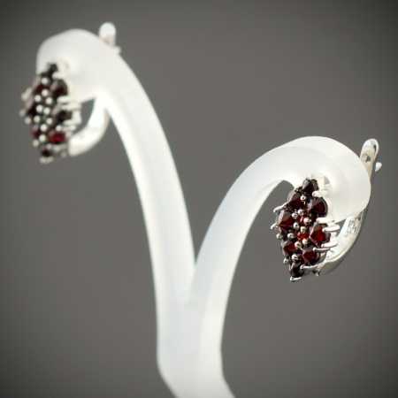 Серьги из серебра с натуральным гранатом