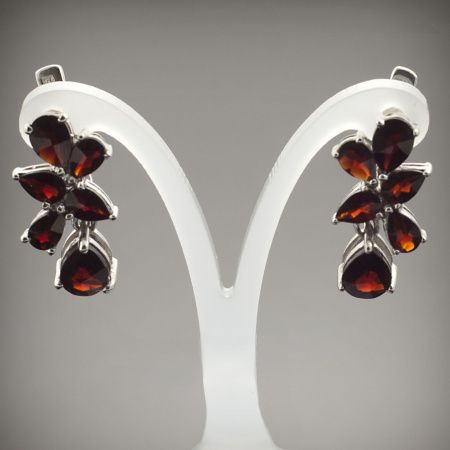 Серьги из серебра с натуральным гранатом