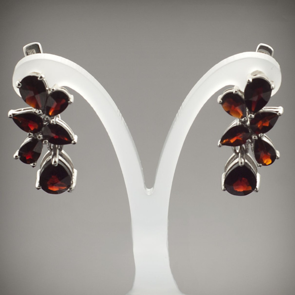 Серьги из серебра с натуральным гранатом