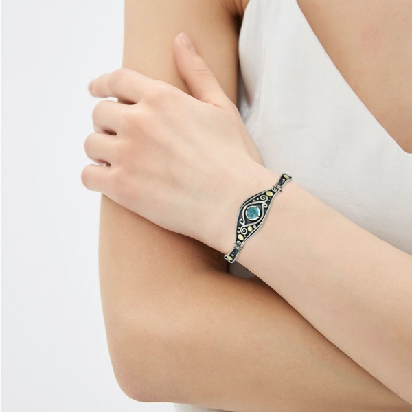 Браслет в этническом стиле из чернёного серебра с натуральной бирюзой и золотом