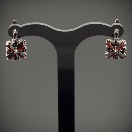 Серьги из серебра с натуральным гранатом