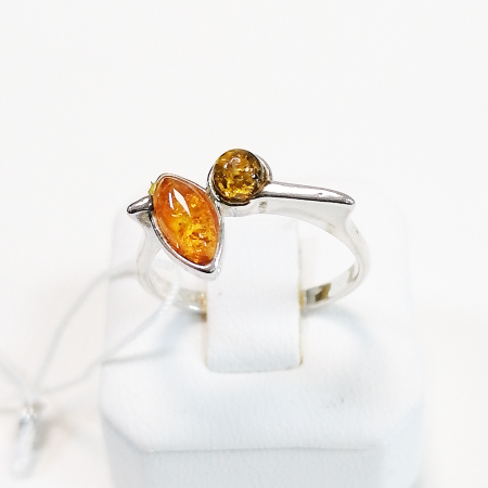 Кольцо из серебра с натуральным янтарем