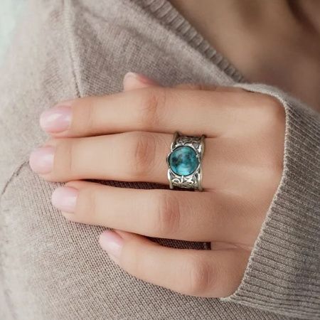 Широкое кольцо с ажурной шинкой из серебра с натуральной бирюзой