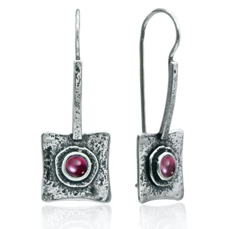 Серьги из черненого серебра с натуральным гранатом