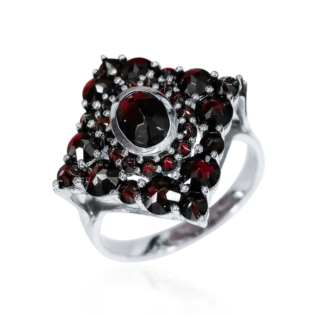 Кольцо из серебра с натуральным гранатом